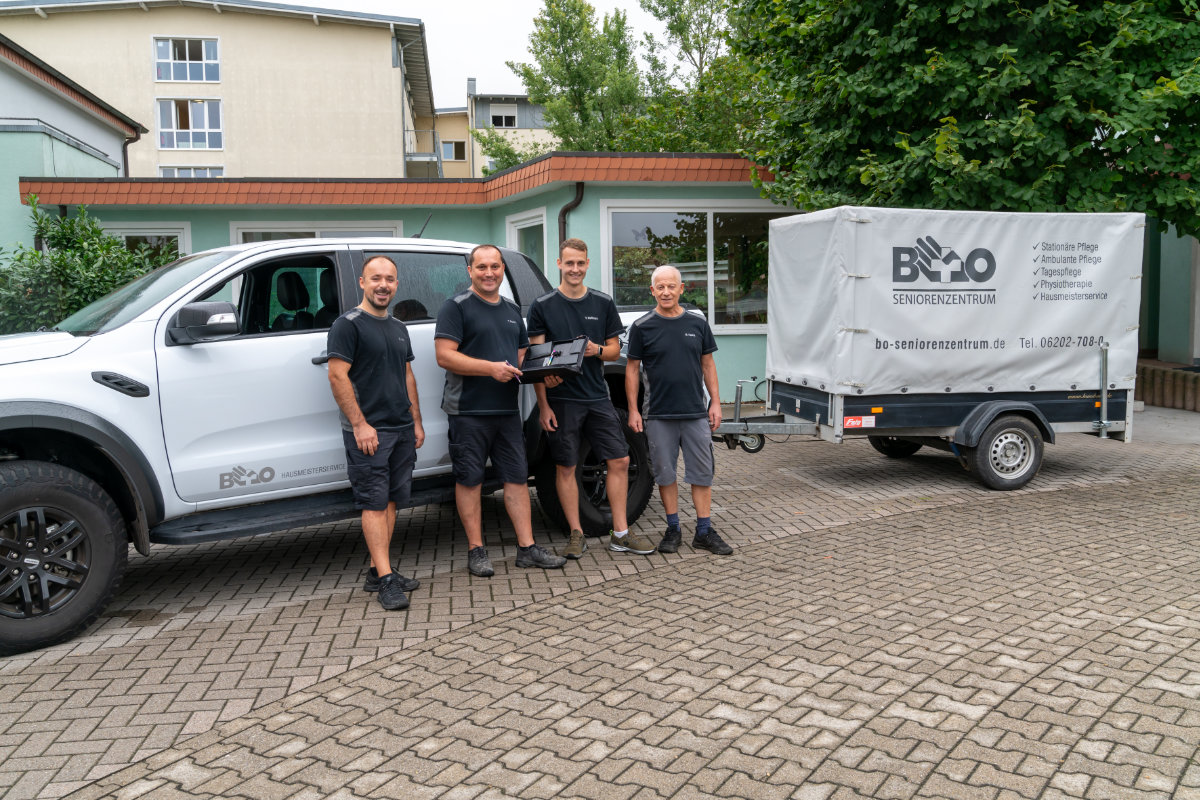 B_O_1857-hausmeister-gruppenbild